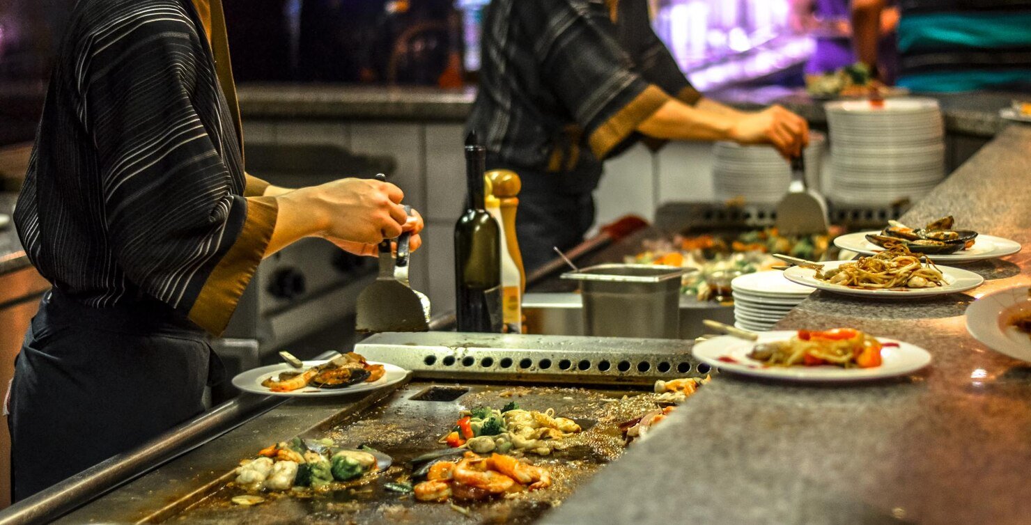 cooks-cooking-flattop-grill-busy-kitchen-chinese-restaurant_181624-61655